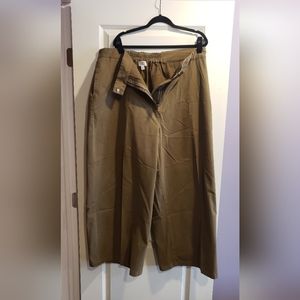 Women's Amazon The Drop pants. Size 2X. Khaki color